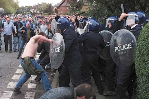 http://www.artinliverpool.com//wp-content/uploads/2009/09/battle_of_orgreave_03.jpg